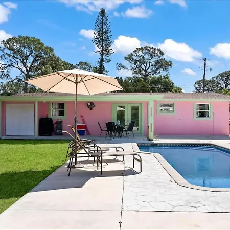 Siesta Key Cottage With Heated Pool